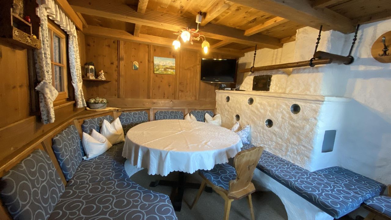 Kachelofen mit Ofenbank Kachelofen mit Ofenbank